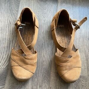Teva | Women's Tan Leather Cross-Strap Sandals | Size 6